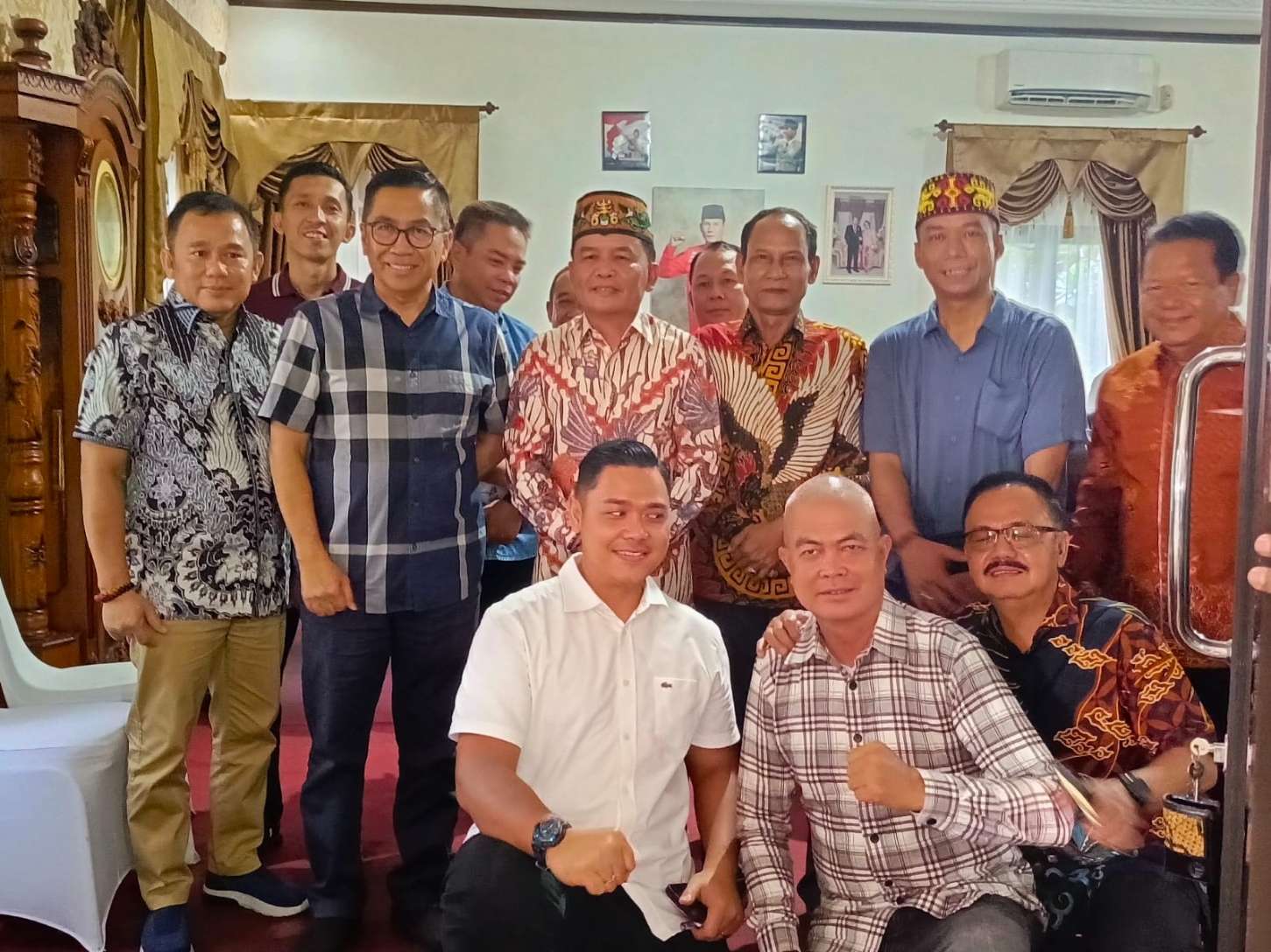 Kepala BAPPERIDA Prov. Kalteng Dampingi Gubernur menghadiri acara Open House di kediaman Ketua DPRD Kalimantan Tengah